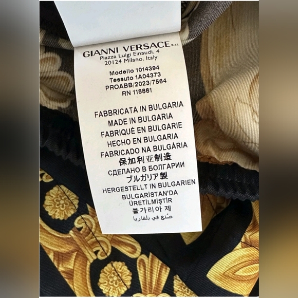 Versace Heritage Print Logo Womens Black/Gold Shorts 4 US (38) NWT With Box - Picture 6 of 16